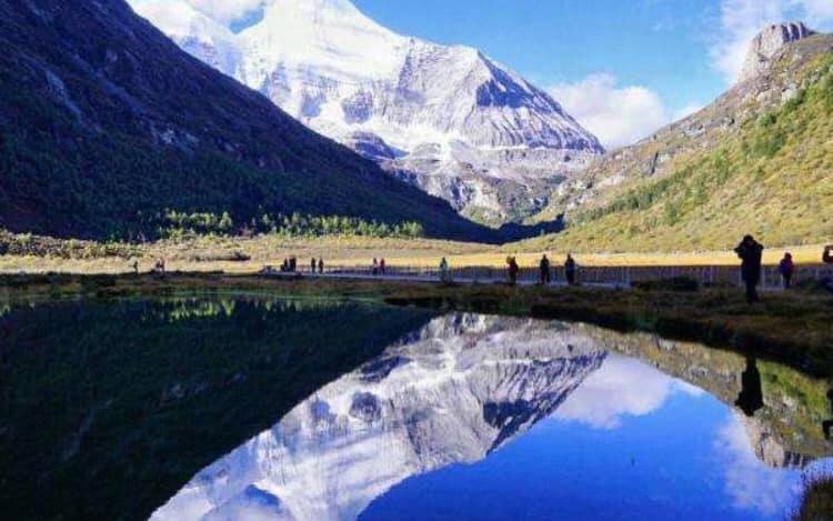 渓谷や標高6,000メートル級の氷山があり、チベット族の宗教の神秘的な雰囲気が漂う香格里拉(シャングリラ）(何さん特別編)