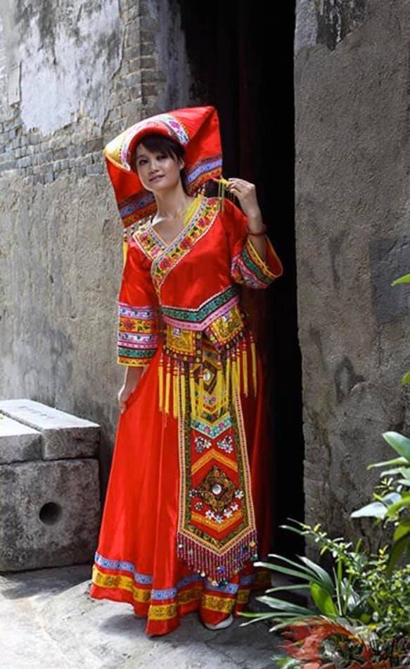 移動を伴う焼畑耕作で生計を立てている瑶族(ヤオ族)