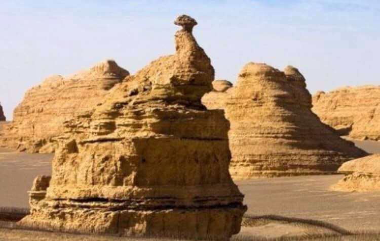 敦煌鬼城と呼ばれ、クムタグ砂漠にあるジオパーク、敦煌ヤルダン国家地質公園(何さん特別編)